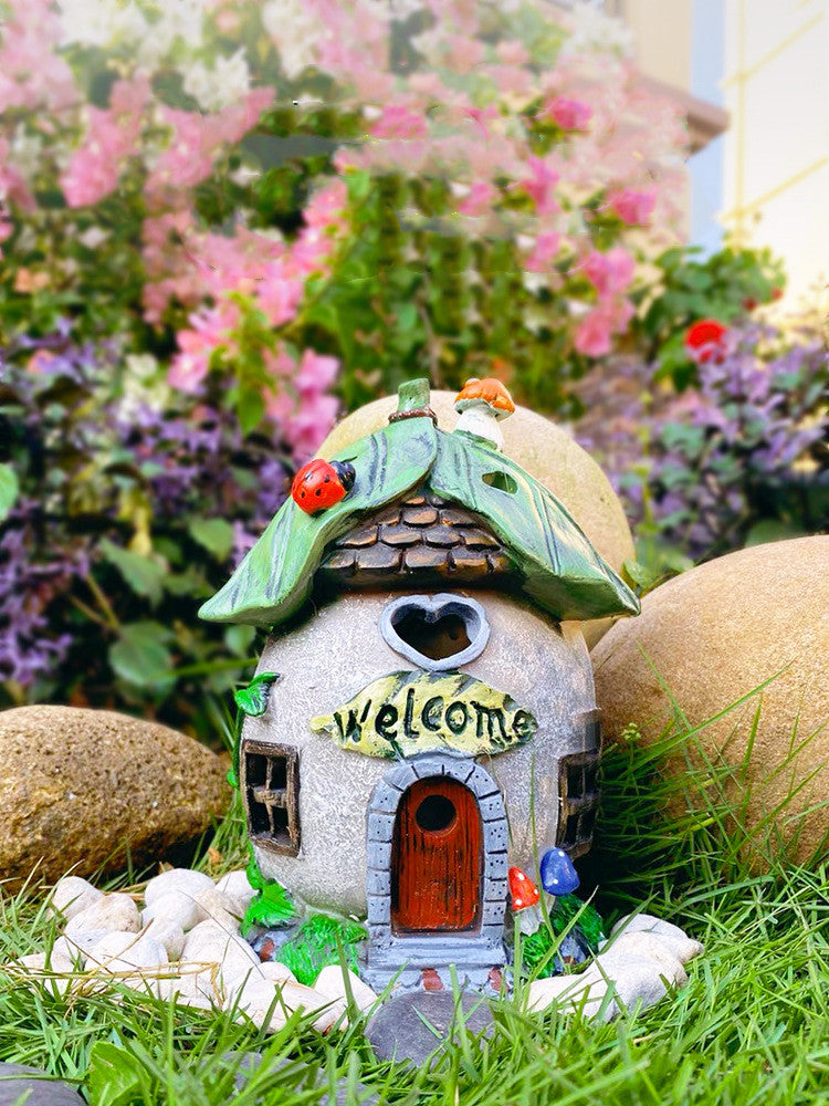 The Garden Gift Nobody Saw Coming — Solar Sculpture Light